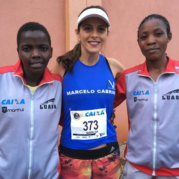 2 foto márcia com a queniana e a tanzaniana